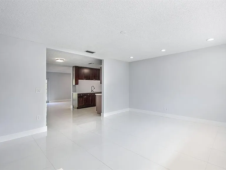 9611 Saddlebrook Dr — Photo 8