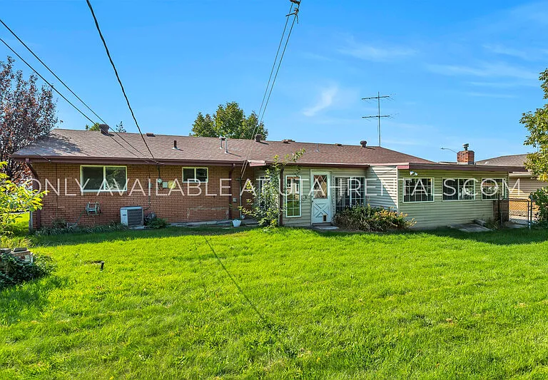 299 E 3200 N — Photo 4