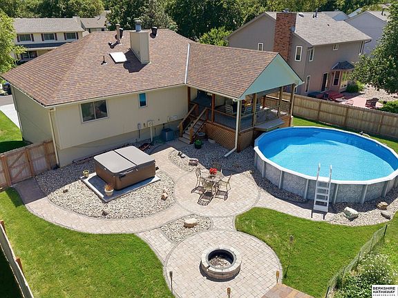 3rd image of 910 Joseph Dr