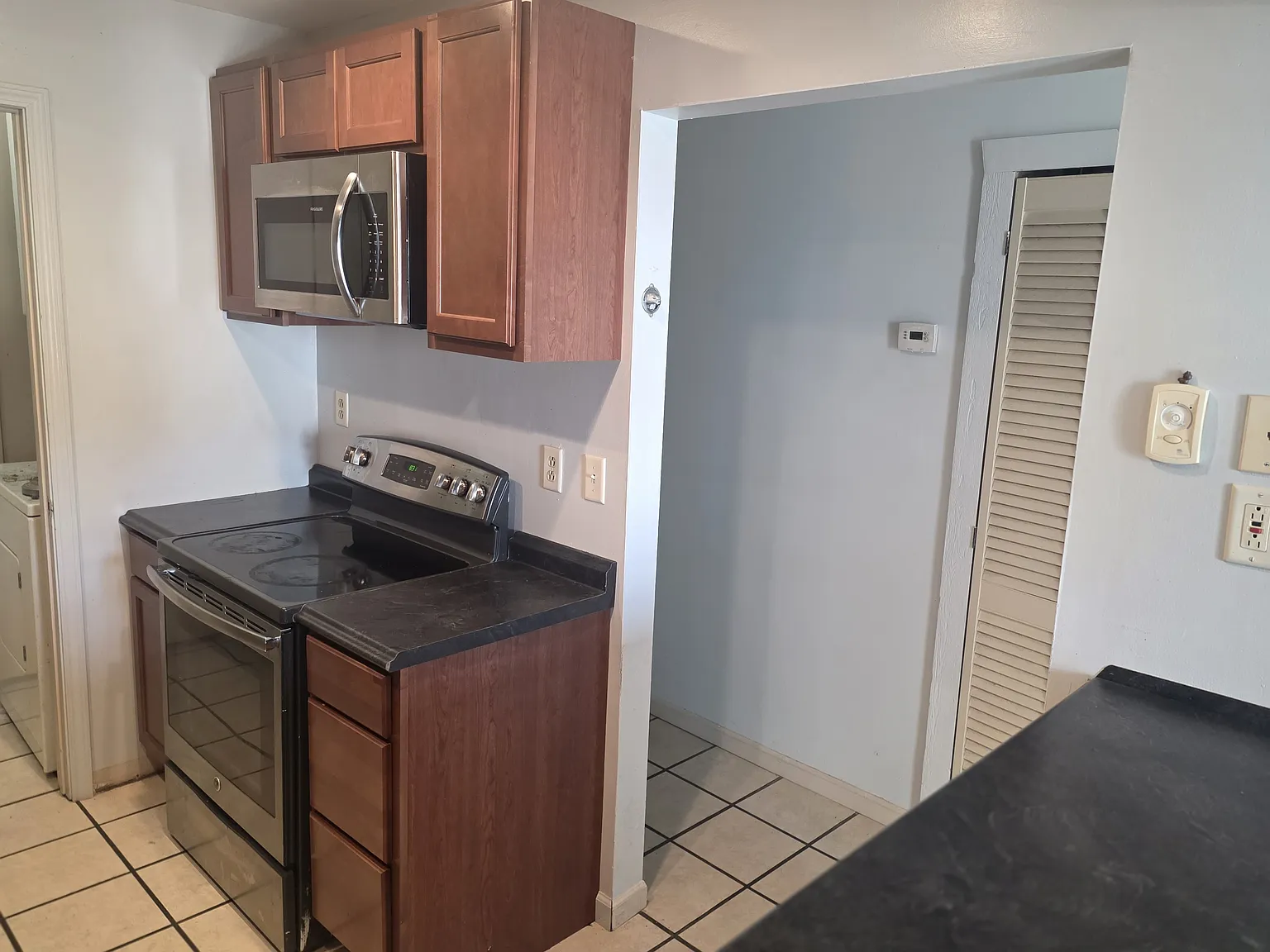 2 bed, 700 sqft, $850 — Photo 3