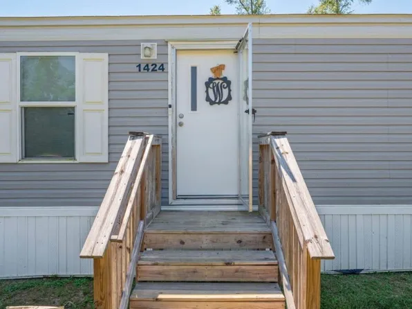 1424 E F Sanford Rd, Baker, FL 32531