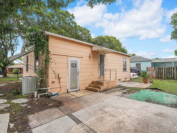 5th image of 830 Winters Street