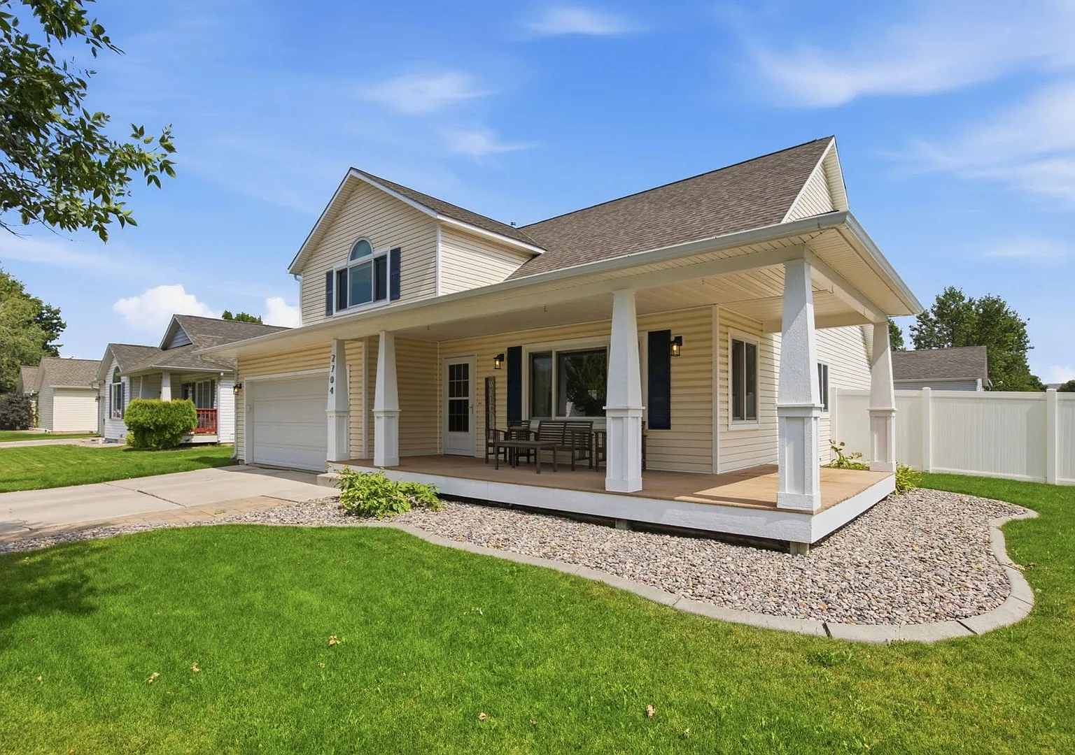 Beautiful 3 Bed 2 Bath Home — Photo 2