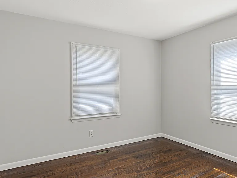 604 Hi Crest Dr — Photo 17