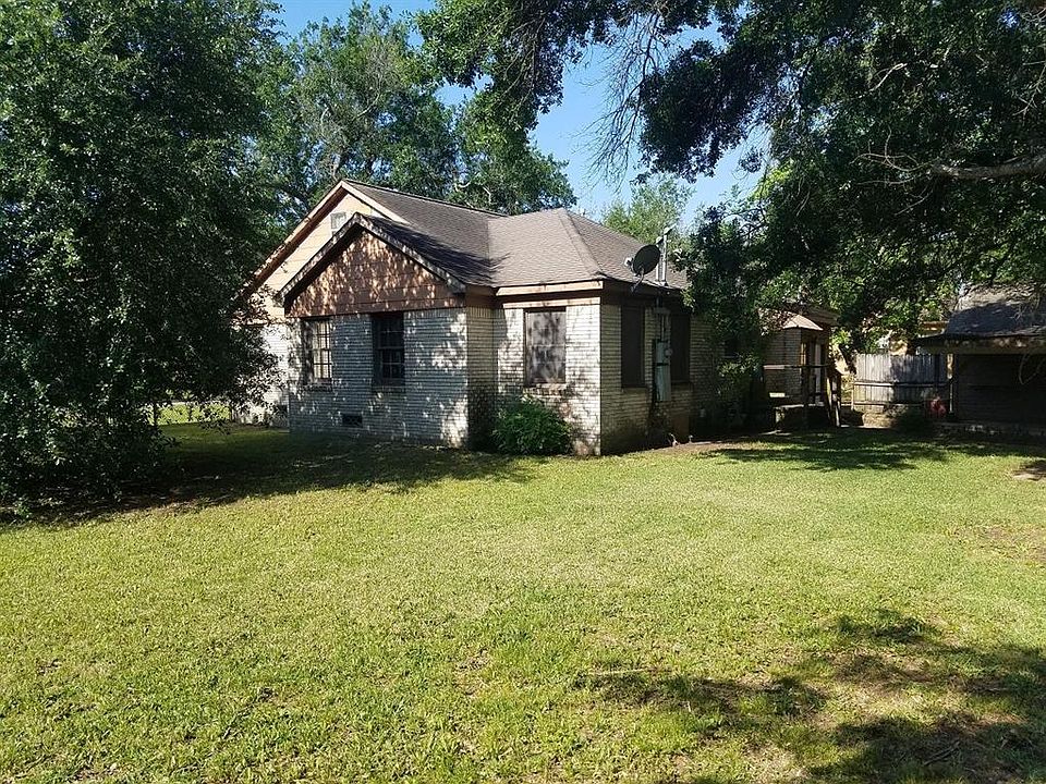 1st image of 209 Avenue Of Oaks St