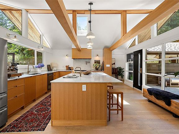 5th image of 5715 Old West Saanich Rd