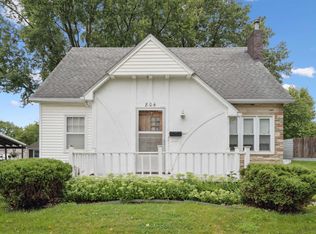 804 12th St, Grundy Center, IA 50638