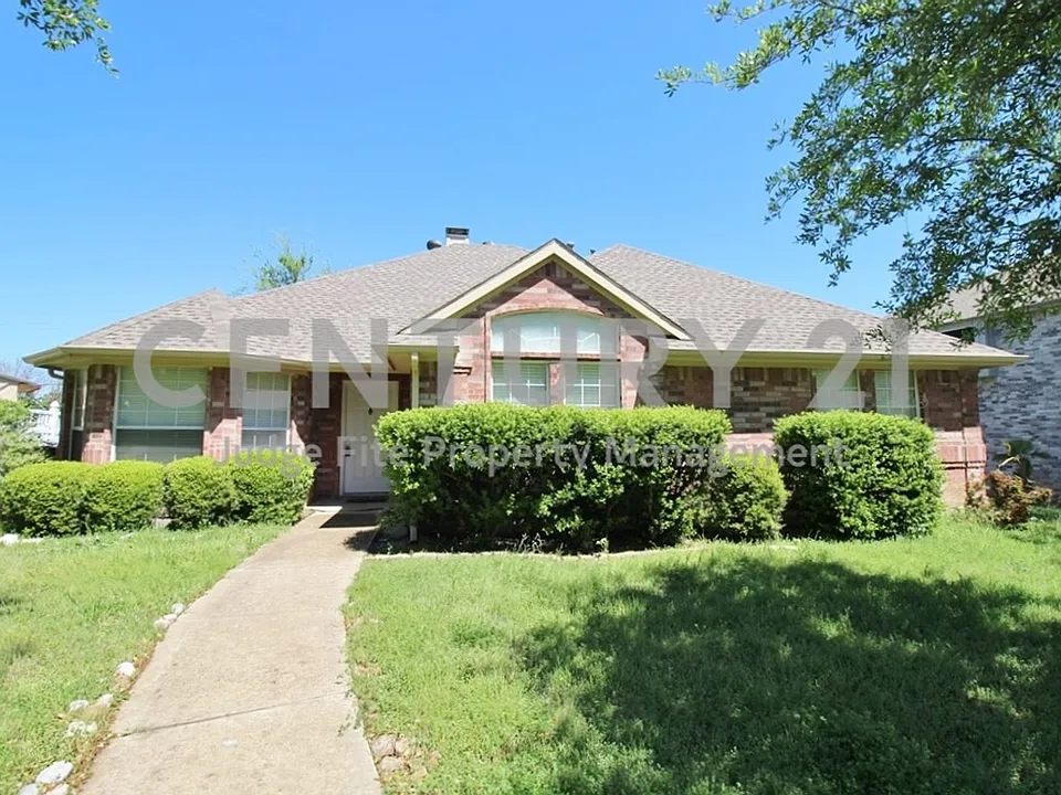 809 Foxwood Ln