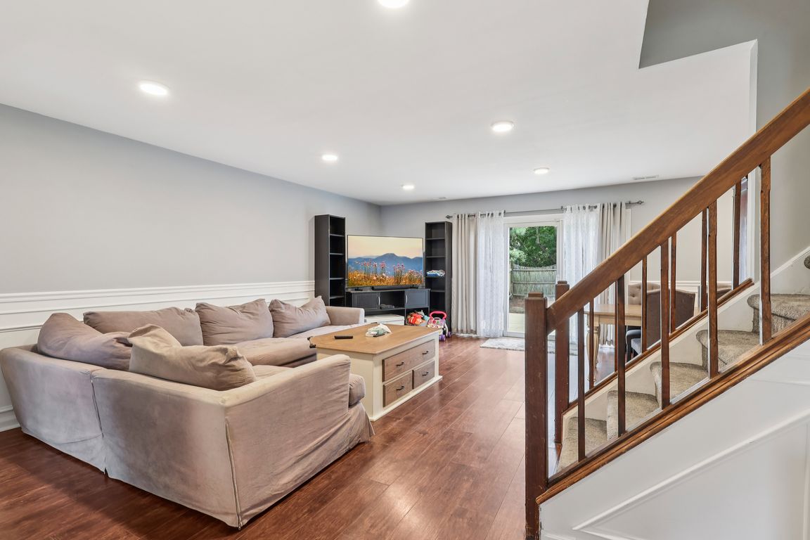 Elberta Ln-S0807-006.jpg