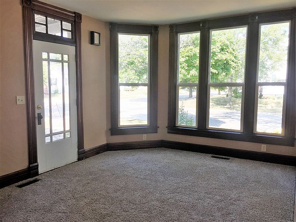 1st image of 601 W Pearl St