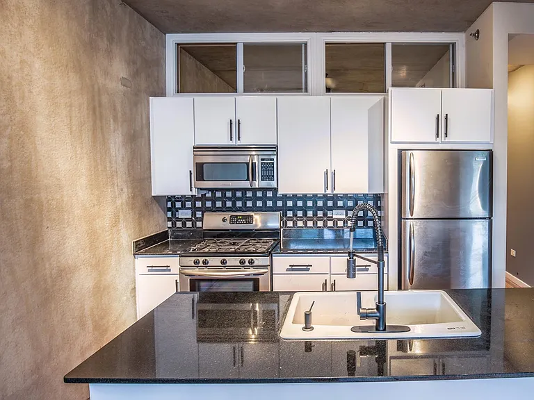 630 N Franklin St #605 — Photo 7