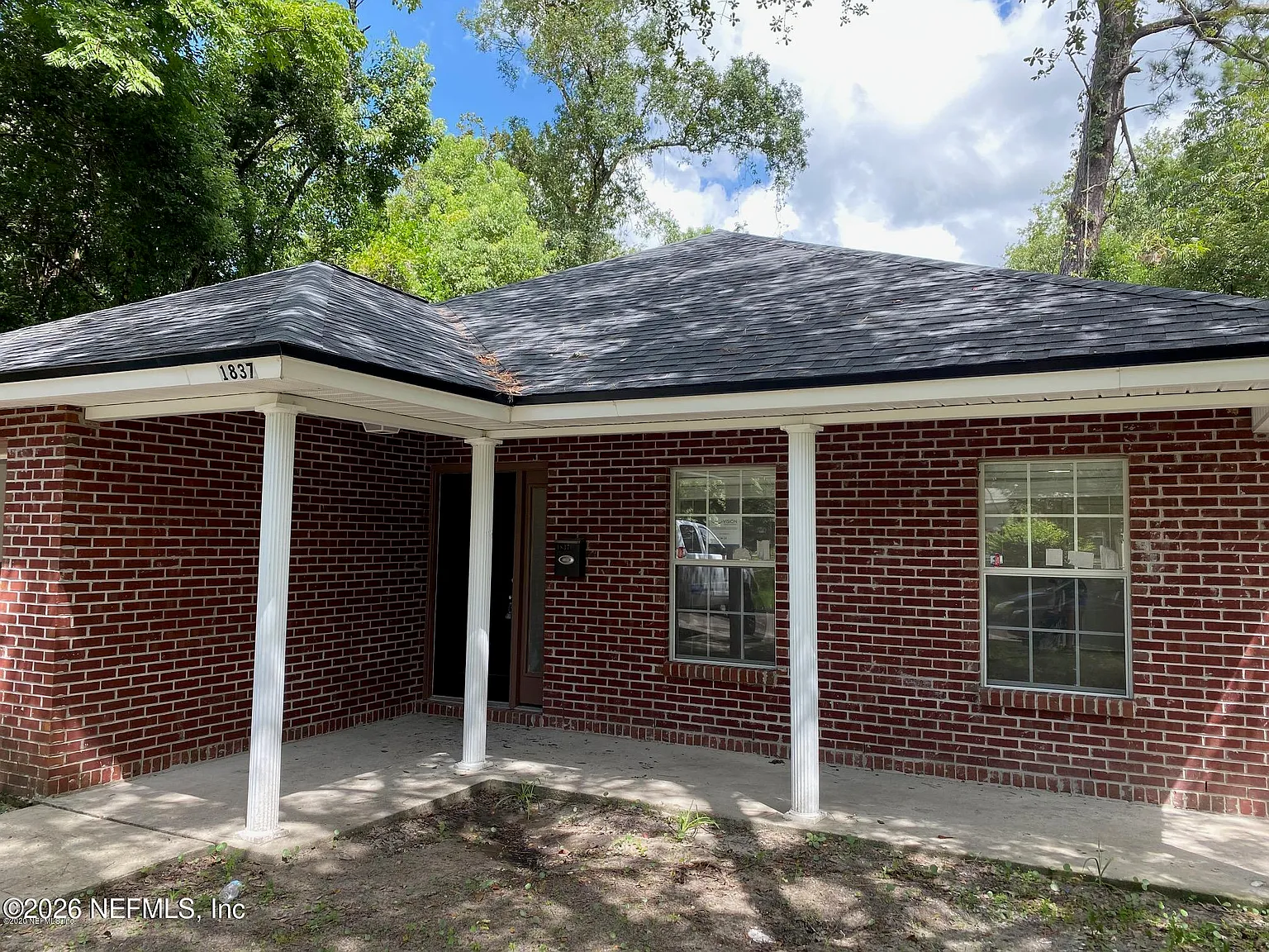 3 bed, 2.0 bath, 1333 sqft, $1,500 — Photo 2