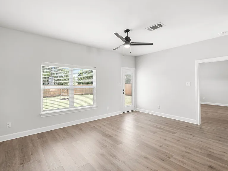 240 Live Oak Ln — Photo 11