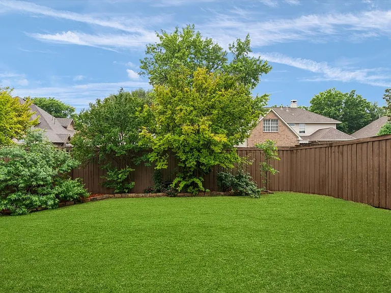 2633 Shadow Hill Ln — Photo 35