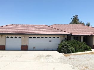 9264 Rattlesnake Rd, Phelan, CA 92371