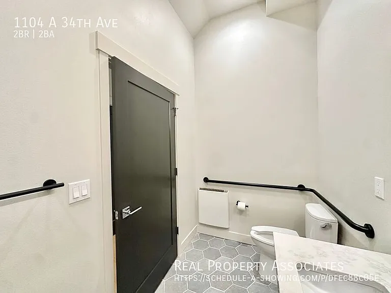 1104A 34th Ave — Photo 8