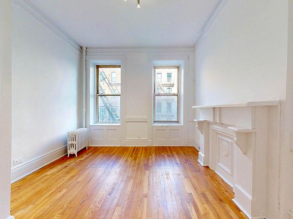 5th image of 208 E 25th St APT 34