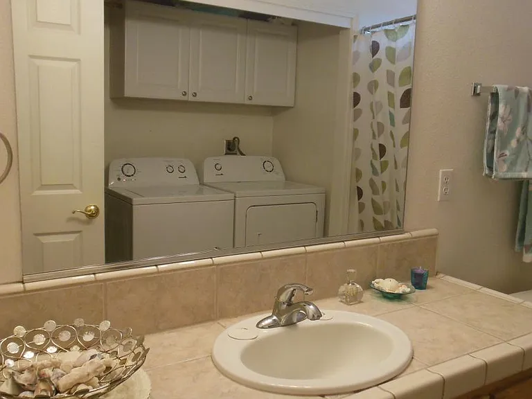 2 full bathrooms, one with W/D
