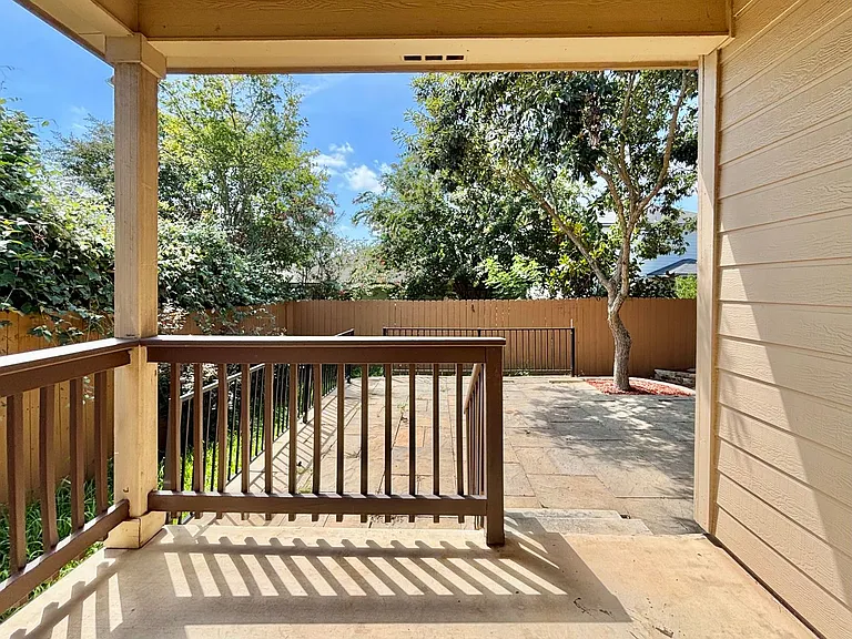 726 Silverado Way — Photo 17