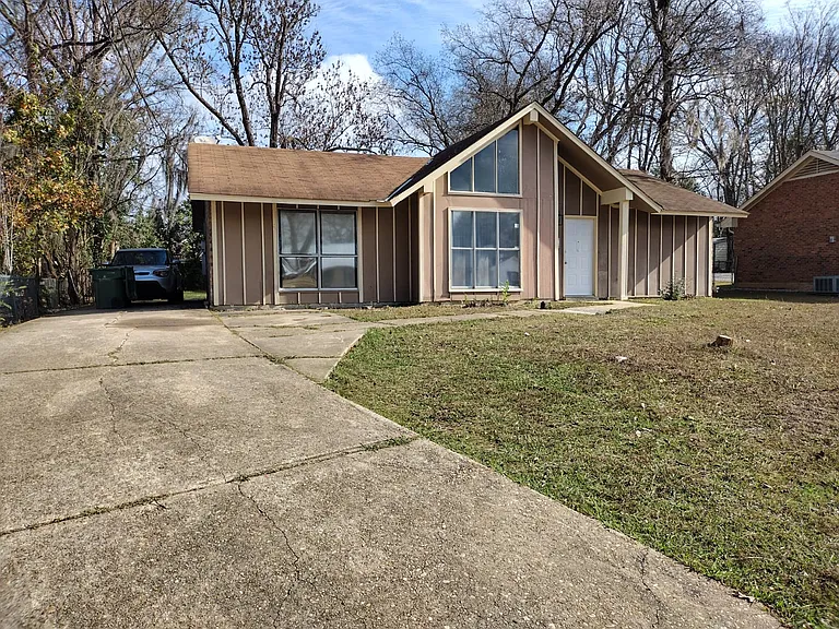 Front View with driveway parkin for 2 vehicles