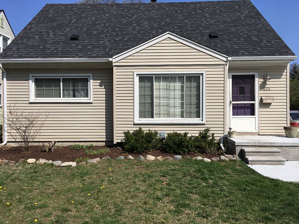 2nd image of 824 Fernwood Rd