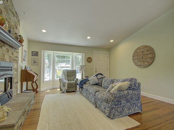 4th image of 1914 NE 150th St