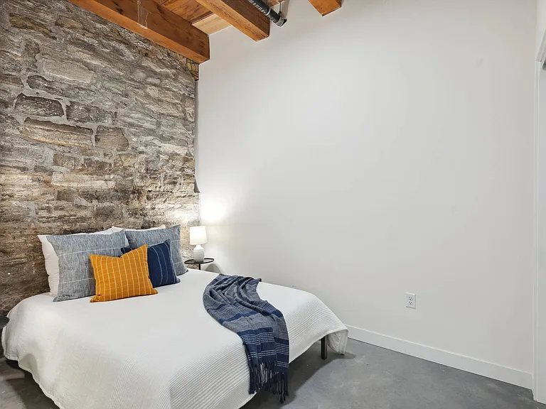 724 N 1st St — Photo 5