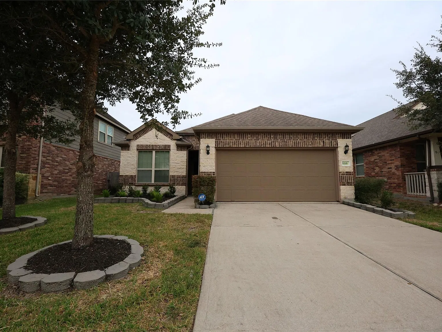 3 bed, 2.0 bath, 1769 sqft, $1,995 — Photo 1