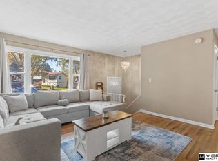 7813 Arends Cir, Cir, NE 68147