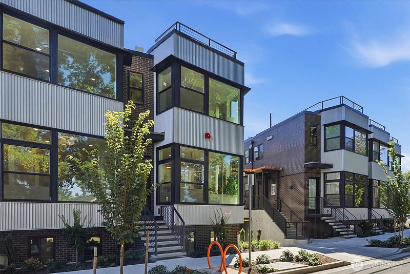 3rd image of 2020 Fairview Avenue E #A