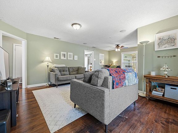 3rd image of 1409 Broadway St