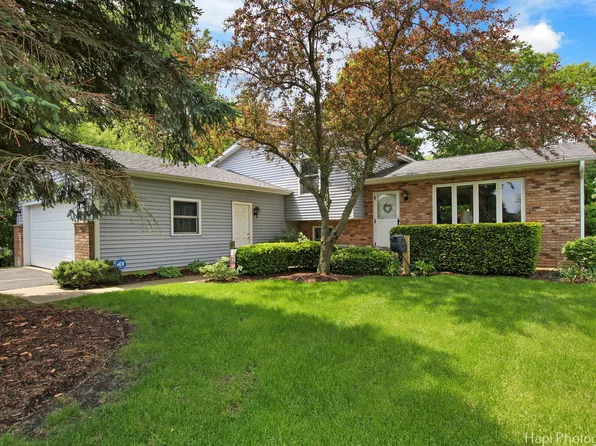 38282 N North Shore Ave, Beach Park, IL 60087