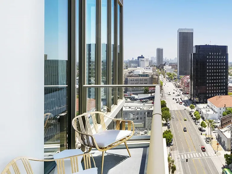 Vision on Wilshire — Photo 11