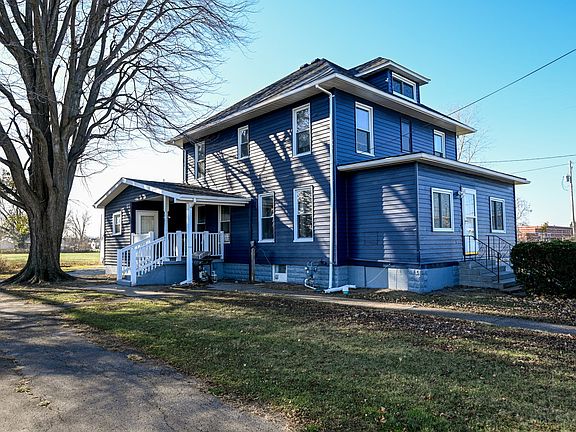Nice Side porch for Chillaxin!