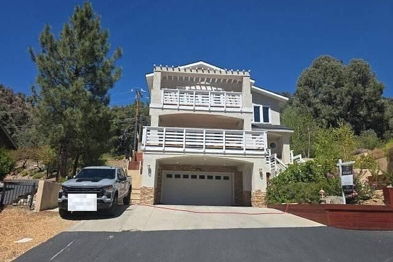 1st image of 1102 Riviera Dr