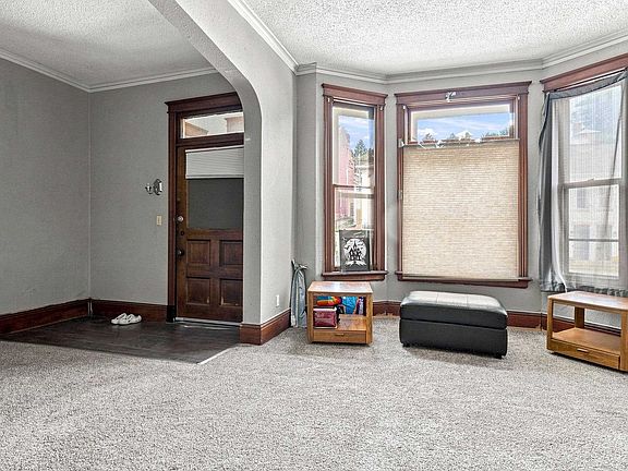 5th image of 568 Loras Blvd