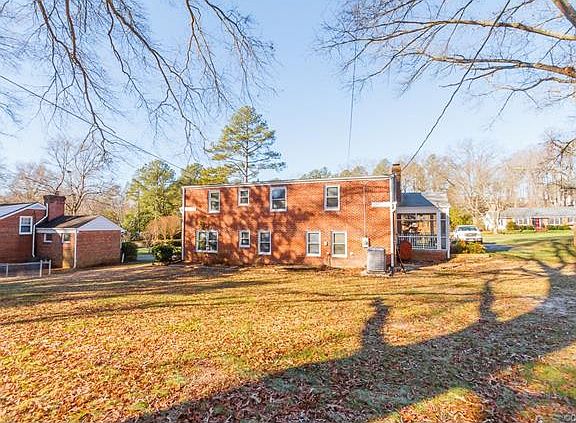 3rd image of 211 Melwood Ln
