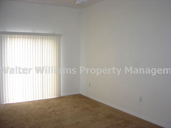 4th image of 49 Brownstone Ln