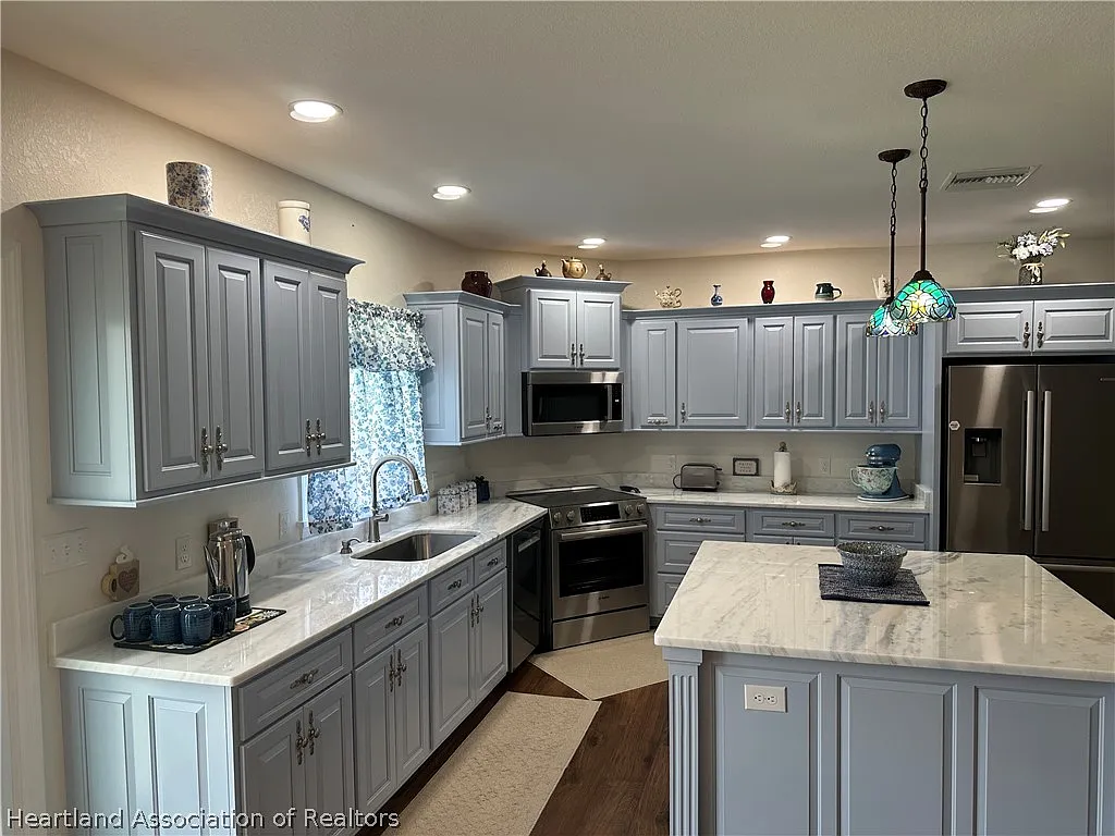 2 bed, 2.0 bath, 1600 sqft, $2,750 — Photo 2