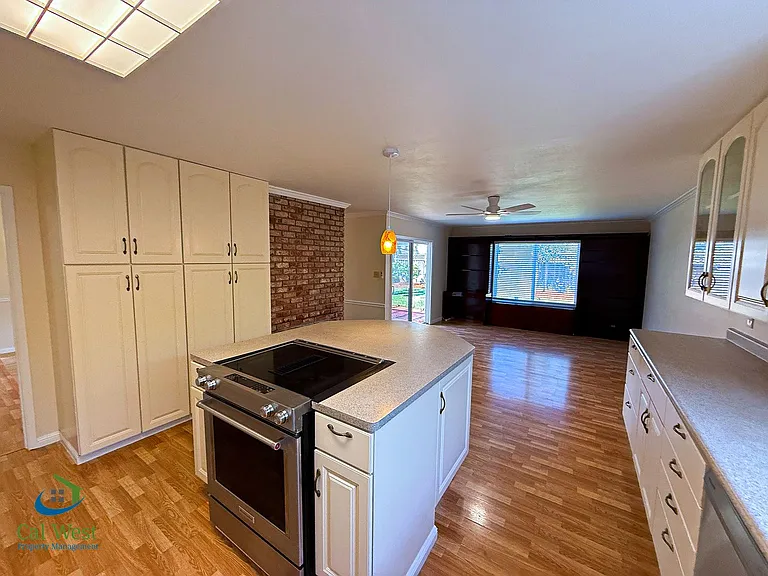 5331 Rimwood Dr — Photo 12