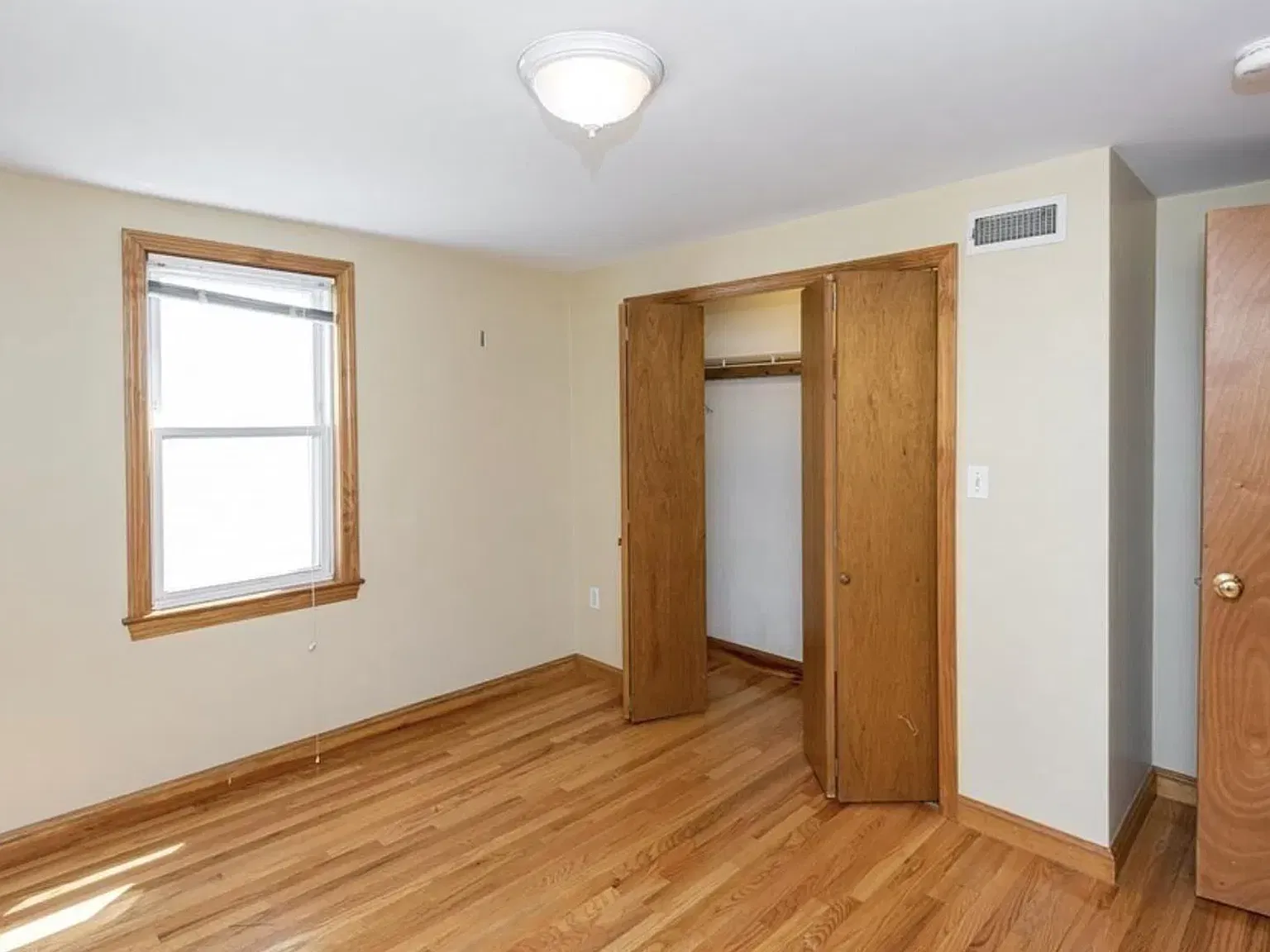 2 bed, 1.5 bath, 1050 sqft, $3,600 — Photo 2