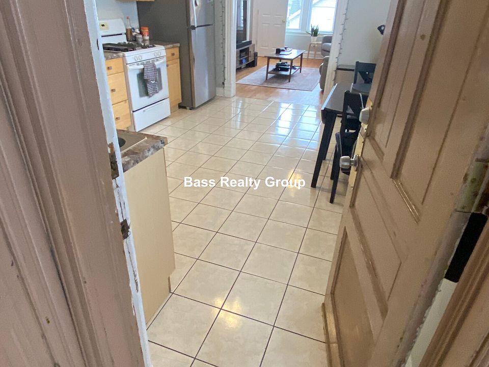 1st image of 2536 W Shakespeare Ave APT 2R