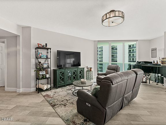 5th image of 241 Riverside Dr Unit 2209