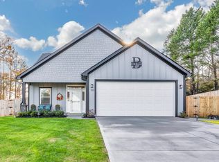 100 Meadowinds Dr, Spartanburg, SC 29306