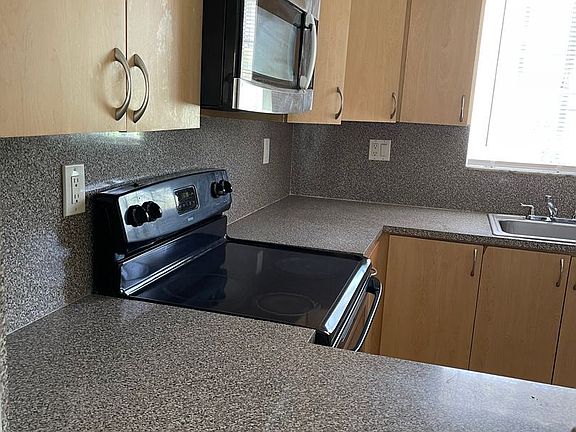 2nd image of 2206 Laurel Way APT 8