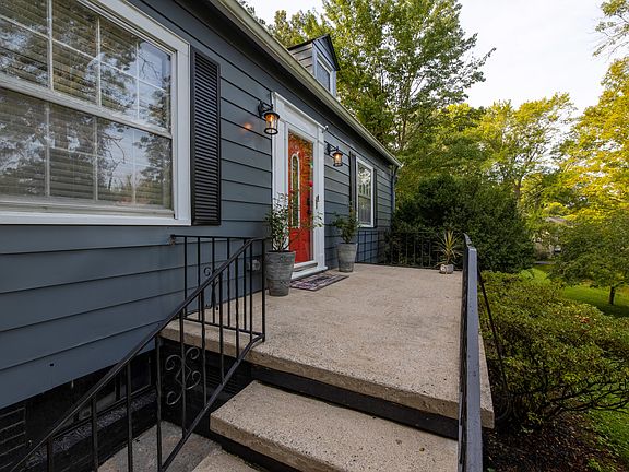 3rd image of 312 Elmwood Dr