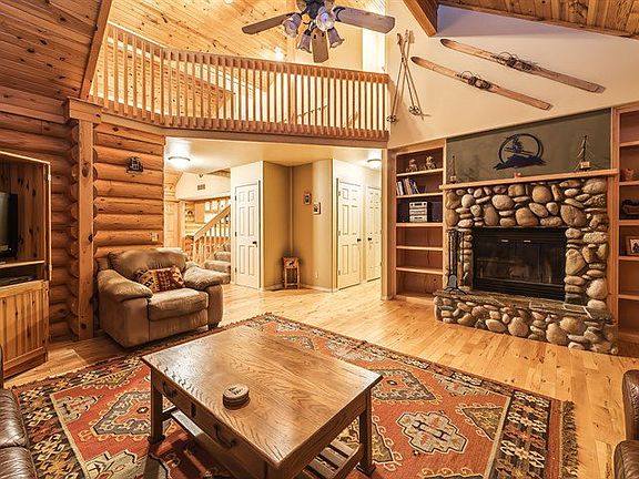3rd image of 631 Woodlands Dr