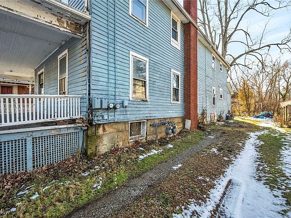 5th image of 215 W College St