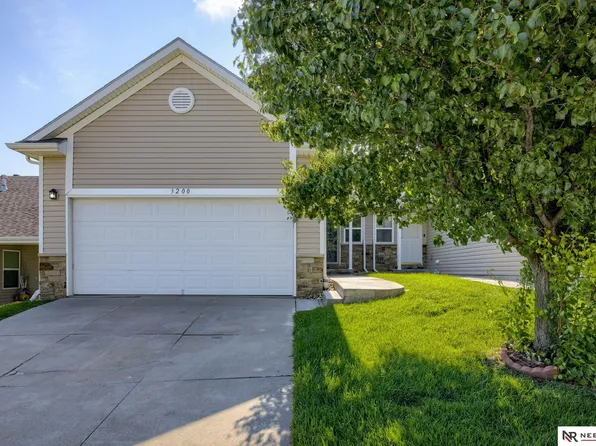 3200 Gunsmoke Dr, Lincoln, NE 68507