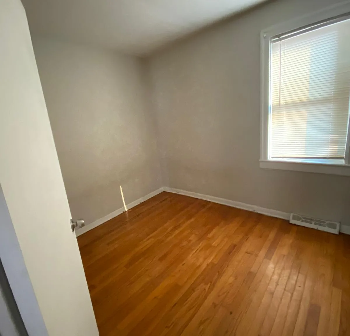 746 East Laurel Street - 1 — Photo 4